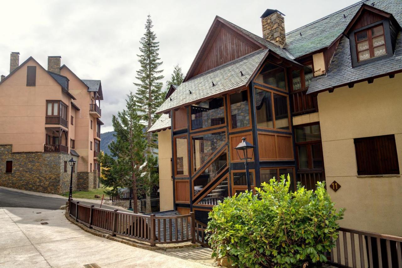 Lebre By Totiaran Apartment Naut Aran ภายนอก รูปภาพ