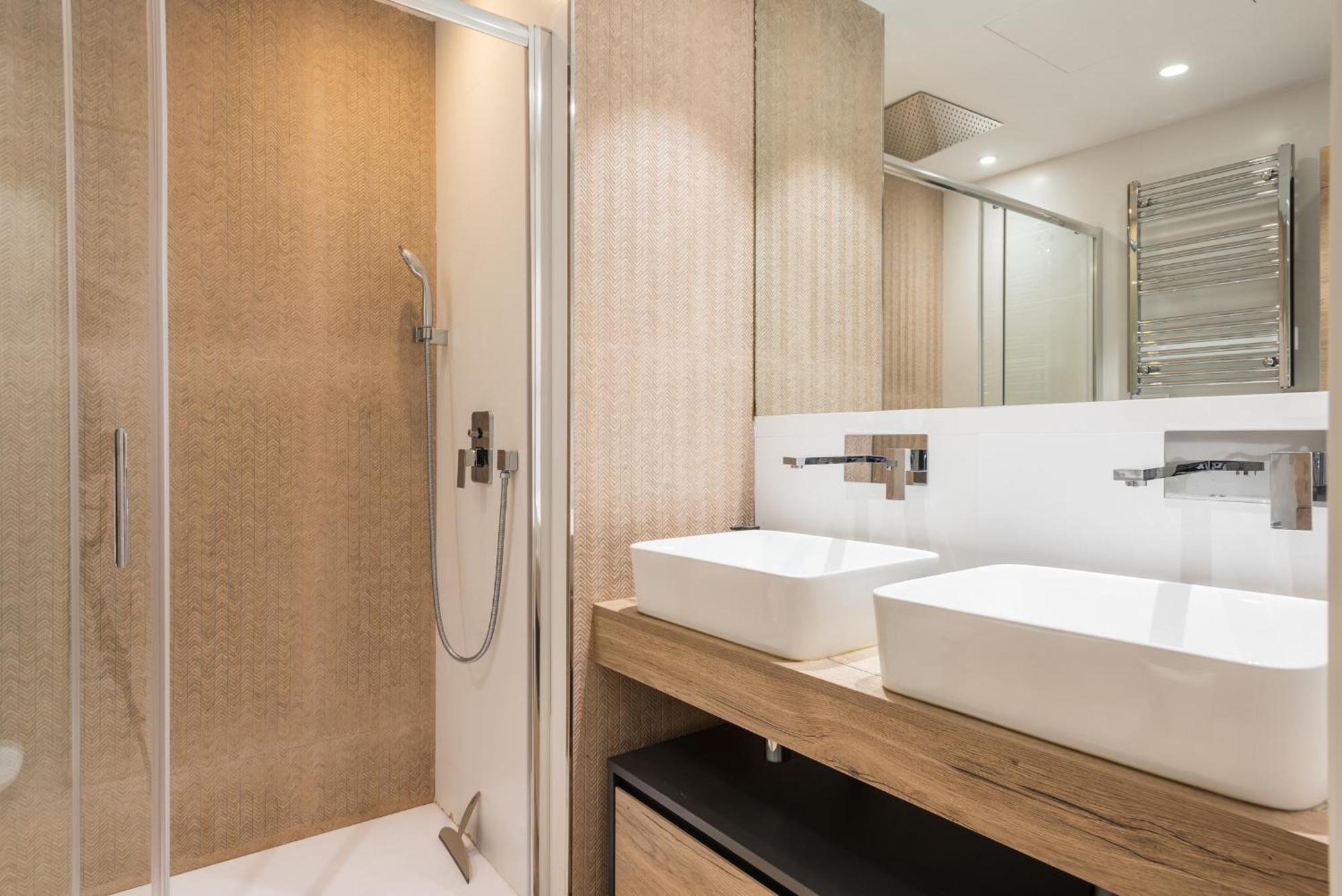 Lebre By Totiaran Apartment Naut Aran ภายนอก รูปภาพ